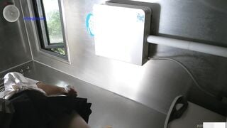 Cam kín quay lén các em teen TQ xinh đẹp đi đái trong nhà vệ sinh công cộng #11