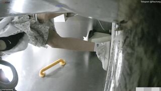 Cam kín quay lén các em teen TQ xinh đẹp đi đái trong nhà vệ sinh công cộng #29