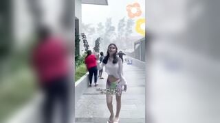 Bão, Gió Thổi Tốc Váy Gái Xinh Còn Đúng Cái Quần Lót Dâm Kích thích vl