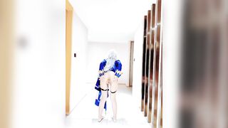 Dâm nữ coser mông to nứng lồn đứng giữa hành lang chung cư chổng mông rỉ nc đái