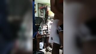 Nứng cặc thèm đụ đến nhà em họ 17 tuổi thì nó cho đụ thật.