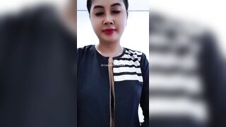 Chị đồng nghiệp cho xem vú nhìn dâm đãng vkl