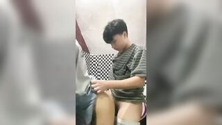 Anh họ cả gan dám đụ không bao vào lồn em gái 17 tuổi.