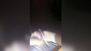Chị họ cho coi thử lồn ướt át đã bị nhiều con cu chơi