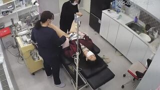 Quay lén phòng khám gái xinh đi khám phụ khoa tử cung