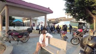 Cú sốc về già của các cụ mới sáng sớm đã gặp dâm nữ khỏa thân đi dạo trêu các cụ r