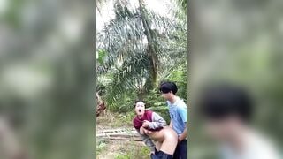Cháu họ nứng cặc thèm đụ lại xin dì út đụ ai dè dì dắt ra vườn vắng và cho đụ thật.