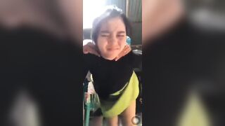Địt đứa em kế xinh mới lớn khi không ai ở nhà con quay lại làm kỉ niệm