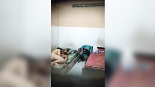 Quay lén vợ chồng anh trai địt nhau dâm đãng vú to lồn khít phần 1