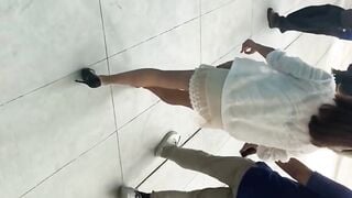 uay lén dưới váy gái xinh có bé còn không mặc quần lót - phần 16