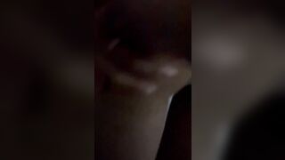 Ngồi chơi mà con bạn thân cởi quân áo cho xem vú lồn không ngờ nó dâm đãng