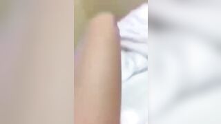 Mới Nhấp Vài Cái Xong Xoa Hột Le Mà Em Bắn Nước Tung Tóe Ướt Hết Giường