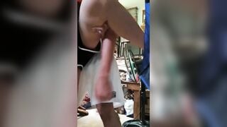 Em gái 2k9 ở nhà ko chịu mặc sì líp gặp anh họ nứng cặc thế bị đè đụ.