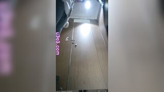 Camera giấu kín quay lén các e sinh viên tq chân dài đi đái trg nhà vệ sinh trường
