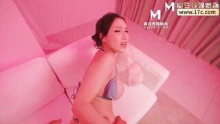 Phỏng vấn trg căn phòng tình dục với ng vợ trẻ vú tròn xinh dâm đội mũ xanh cho ck