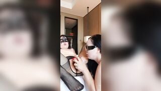 2 chị em máy bay dâm đãng nứng lồn hồi xuân cùng nhau live show bú lồn rên rỉ cực dâm