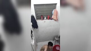Quay lén nhỏ em họ đi tắm 5