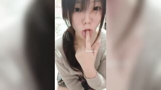 Thùy linh mới cạo lông lồn thủ dâm bằng cặc giã 3