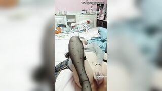 Thùy linh mới cạo lông lồn thủ dâm bằng cặc giã 3