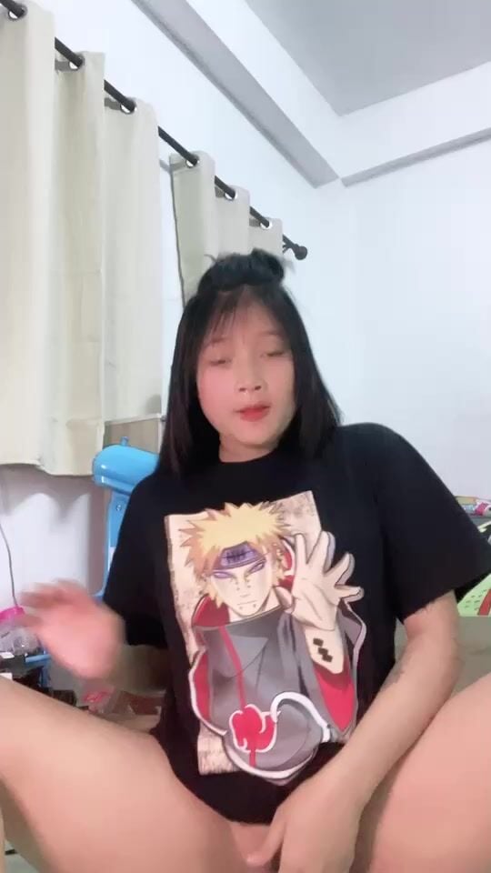 E gái chuppy vú bự show lồn