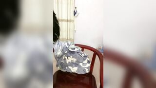 Quái vật 3 đầu live khoe vú teen việt