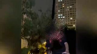 Đổi gió cùng em gái mưa ngoài công viên