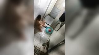 Em gái nứng quá vào nhà tắm thủ dâm, đky kênh ib tui cho xem cơ thể nhó