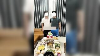 Đến xinh nhật bạn mà.bạn cho chén vk bạn .vậy mình kết nghĩa ae nhé
