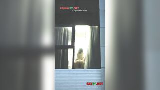 Quay lén 2 vợ chồng nhà hàng xóm đụ nhau mà quên kéo rèm