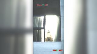 Quay lén 2 vợ chồng nhà hàng xóm đụ nhau mà quên kéo rèm